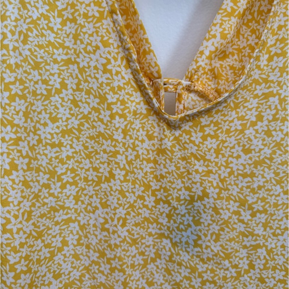 Chic Soul Yellow Floral Racerback Tanktop Blouse XL/1X - Picture 2 of 5